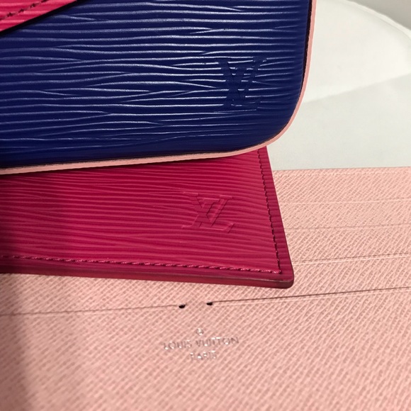 **SOLD** Louis Vuitton Pochette Felicie Epi - Picture 3 of 8